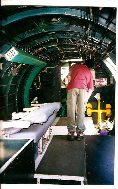 Le public admire la machine